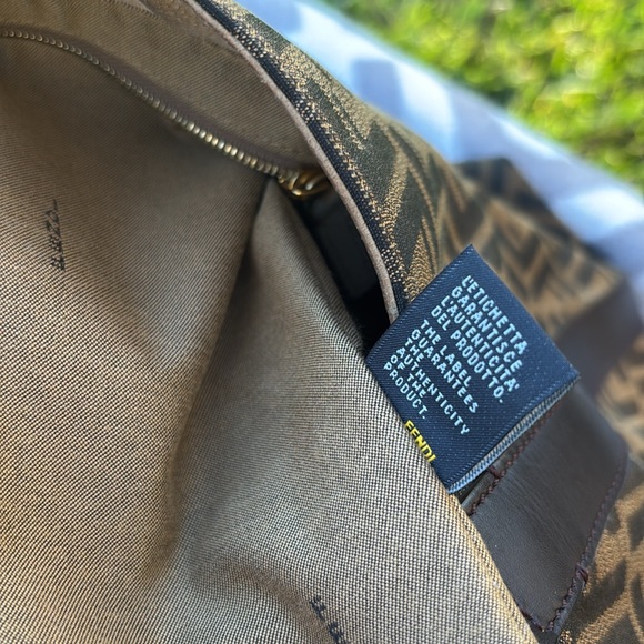 Fendi bag great condition - Picture 9 of 11